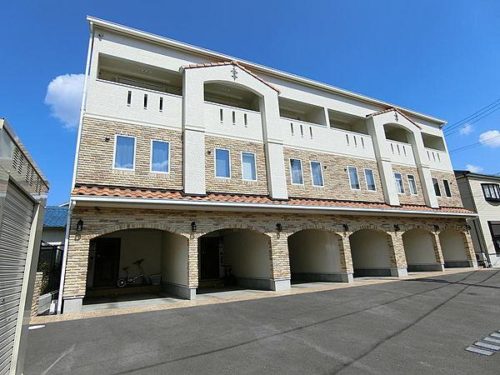 【洲本市 賃貸】オシャレな外観のメゾネット♡ ビルトインガレージも魅力的！